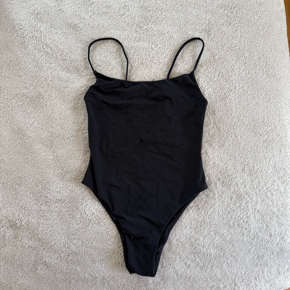 Benoa Makenna One Piece - Black - Picture 2 of 5